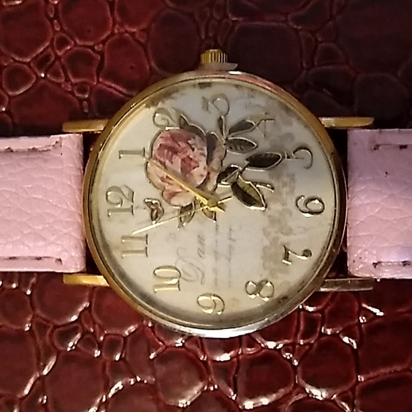 Rose Face PU Leather Analog Watch Pink - Picture 3 of 9